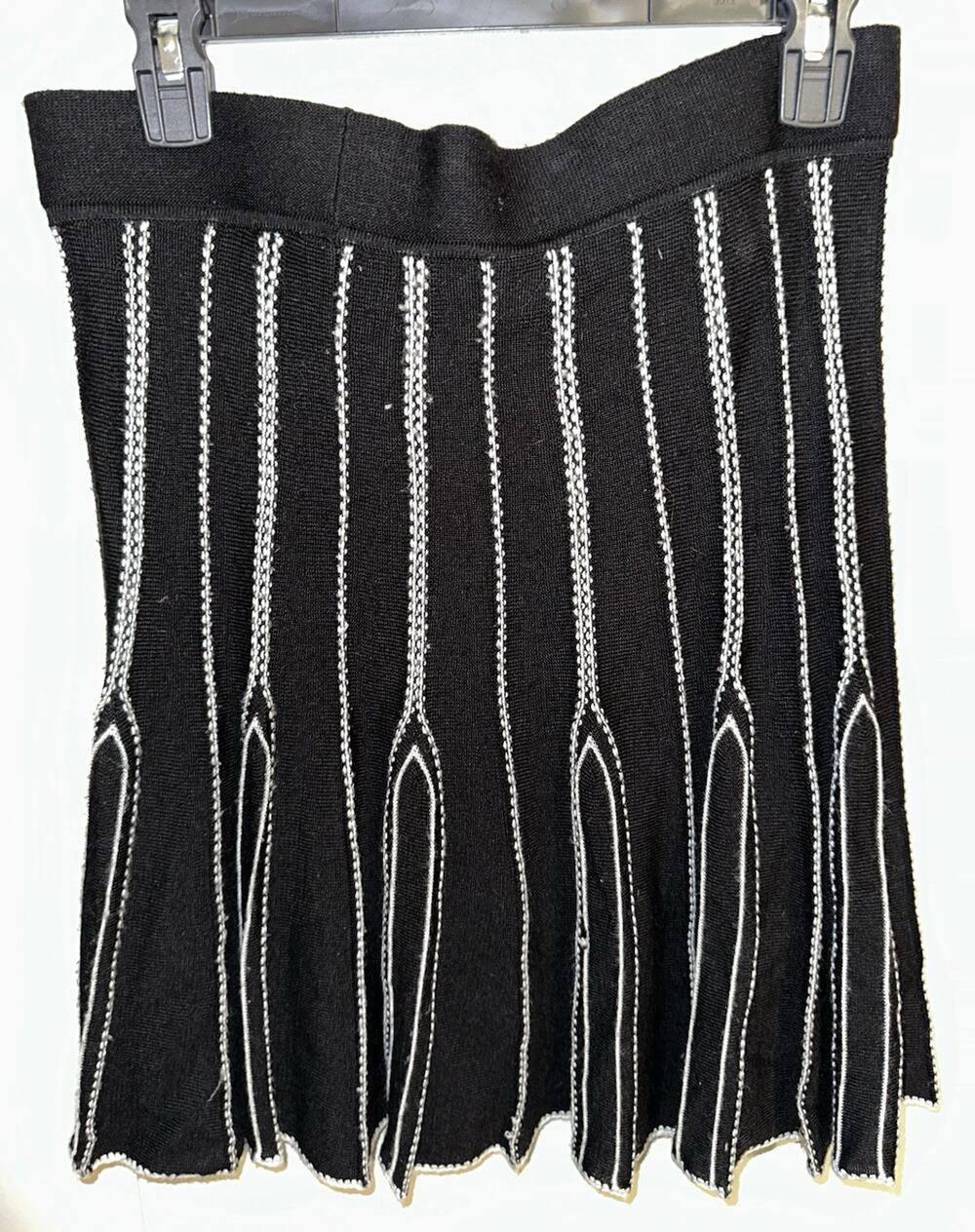 Lux Women’s Black White Striped Knit Pleated Mini Skirt Size M